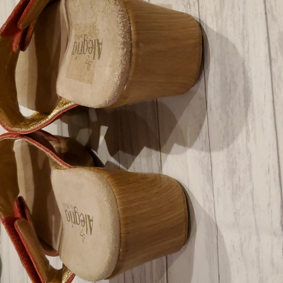 Alegria | Lin Red Floral Embroidered Leather Slide Sandals | Size 9 - Picture 4 of 15